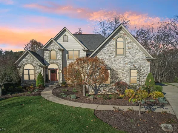 17365 Parkside Dr, North Royalton, OH 44133
