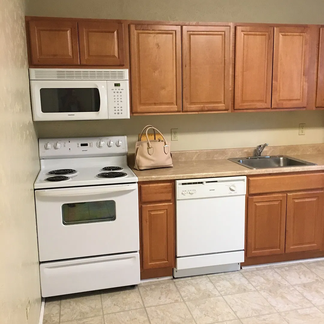 Amazing Location * Walk to Shopping * Pet Friendly * Available Now * Spacious Apartments on a Qui... — Photo 4