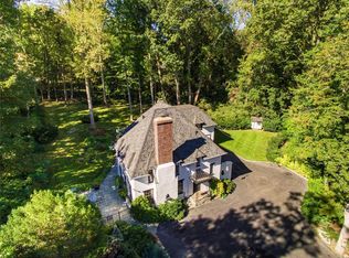 375 E Shore Rd, Great Neck, NY 11023