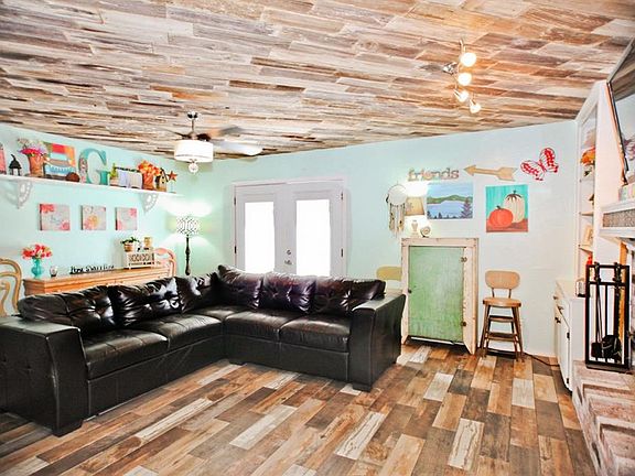 4th image of 400 Linda Ln