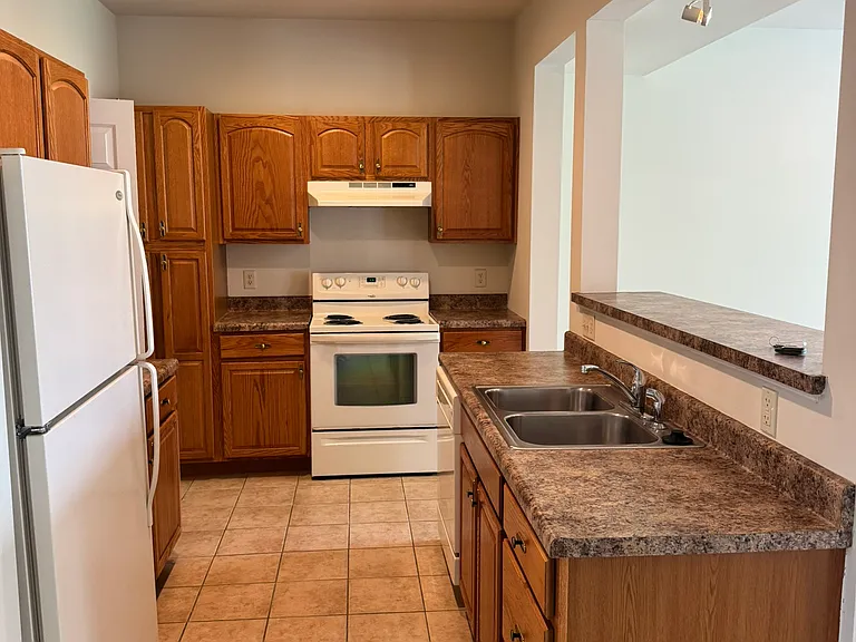 2039 Clinton Ave — Photo 5
