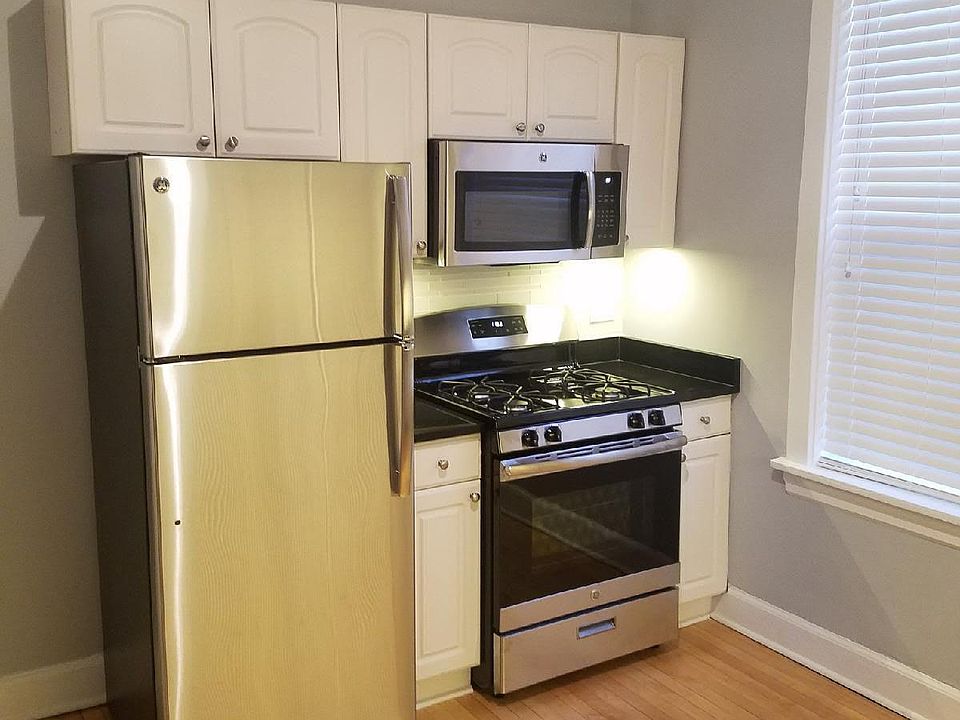 1st image of 2040 W Ainslie St