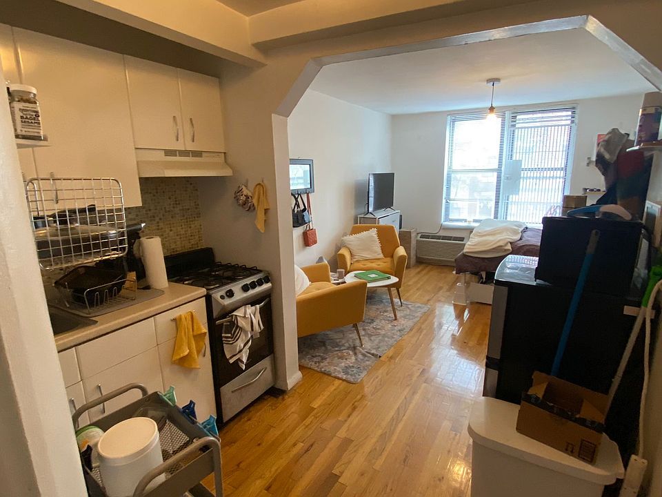 1st image of 542 E 11th St APT 1D