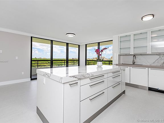 3rd image of 720 Coral Way APT 10B