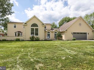 1504 Woodcrest Cir, Harrisburg, PA 17112