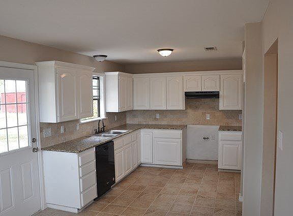 3rd image of 1001 Clearwater St