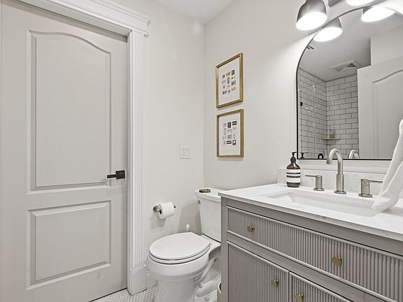 5th image of 255 Gold St #2