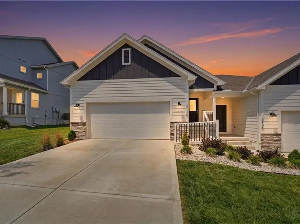 2136 SW Osage Dr, Lees Summit, MO 64082