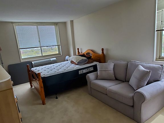 3rd image of 11818 Union Tpke APT 16F