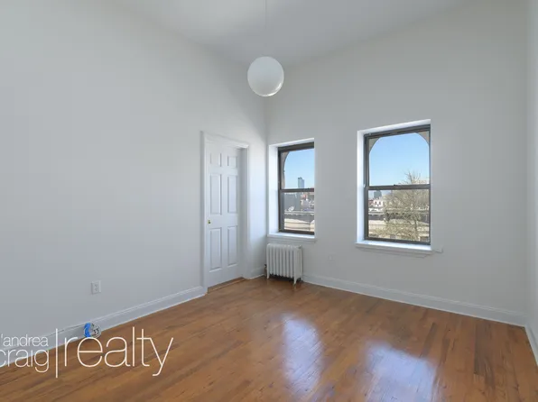 628 2nd Street image 1 of 7