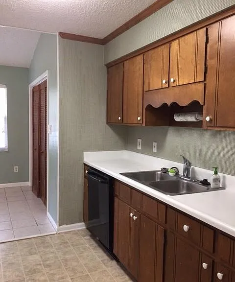 1097 Lovers Ln — Photo 6