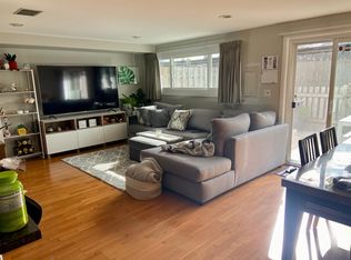 1868 Grove St APT E, Glenview, IL 60025