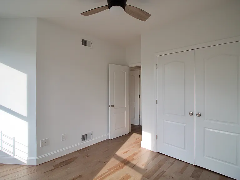 337 Clinton St #3 — Photo 6