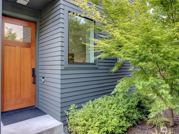 2137 7th Avenue W, Seattle, WA 98119