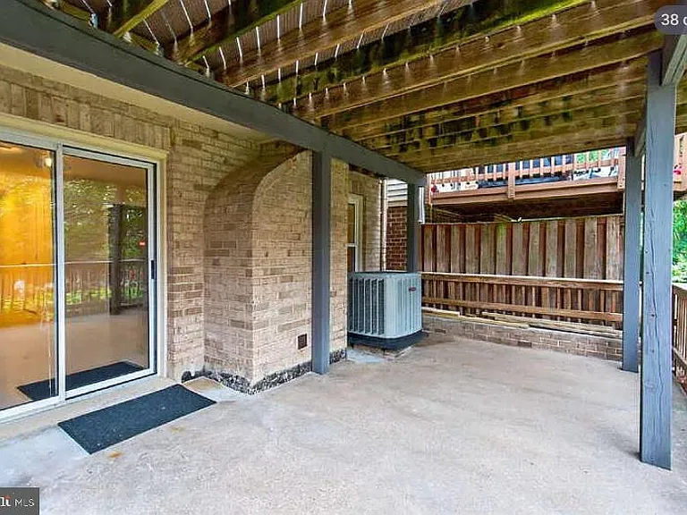 7427 Salford Ct — Photo 38