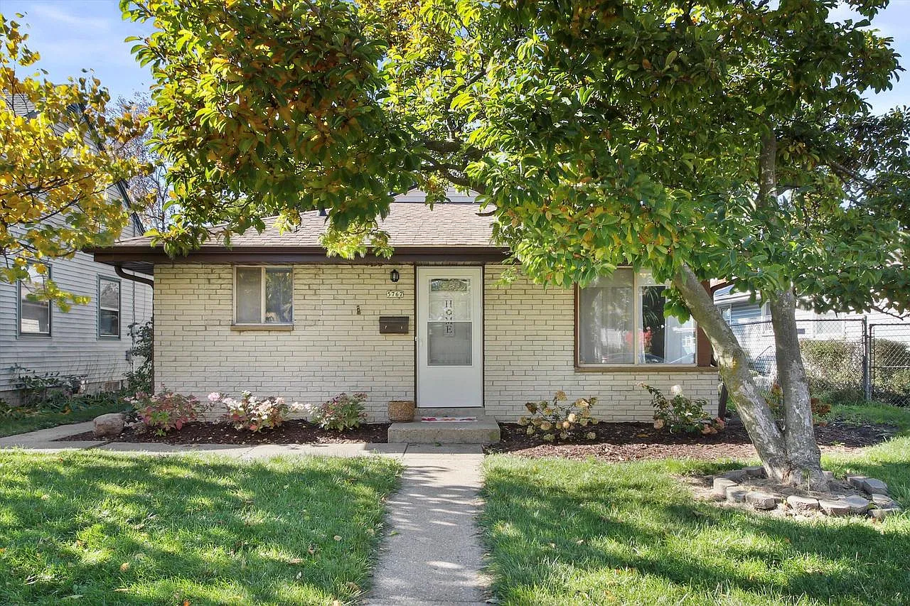 5767 North 79th STREET photo 1