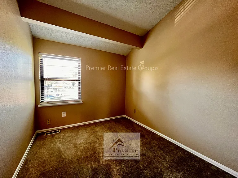 918 London Green Way — Photo 10