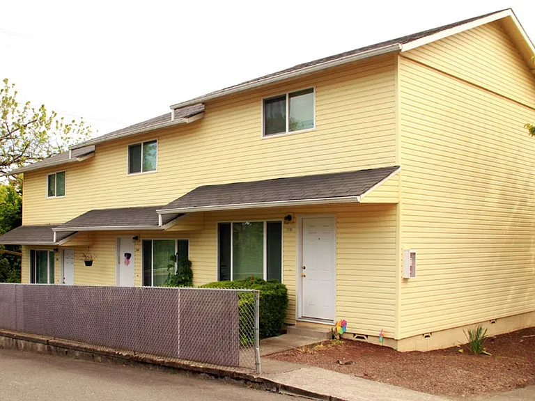 085-Applewood Apartments — Photo 13