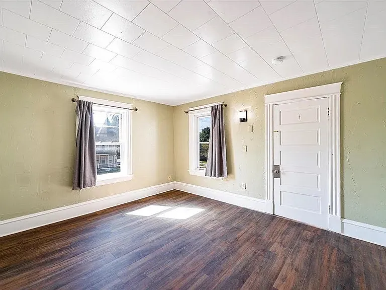 306 Colchester Ave — Photo 4
