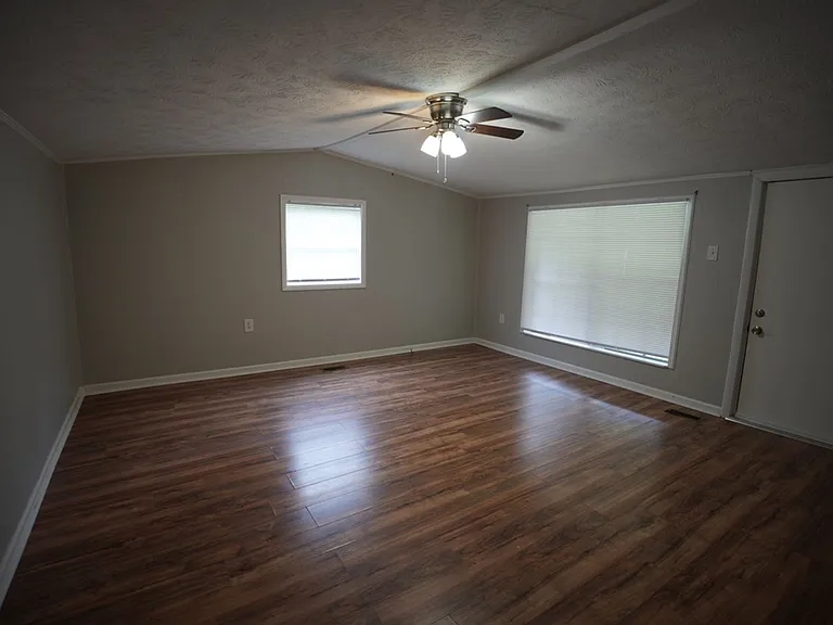 1415 Hatcher Ave SE — Photo 3