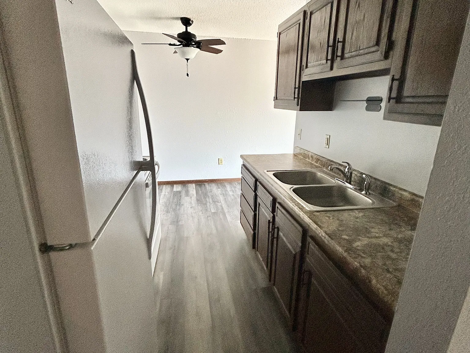 2 bed, $1,300 — Photo 3