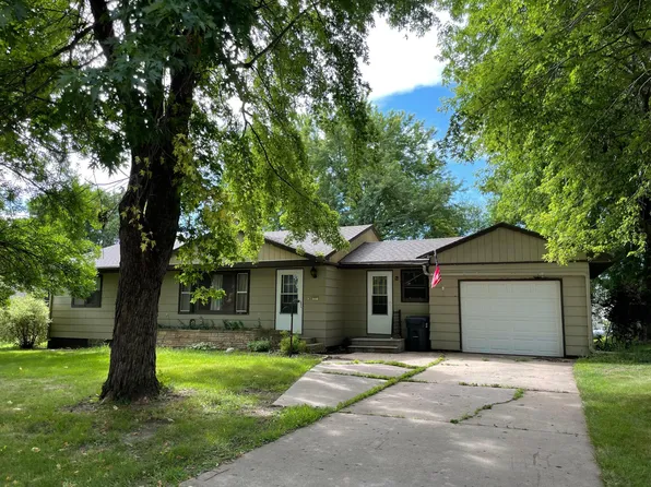 311 E 7th St, Adrian, MN 56110