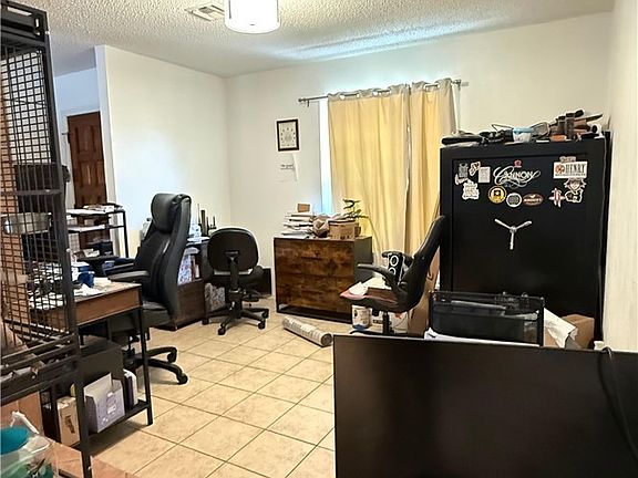 3rd image of 826 Cliffside Dr