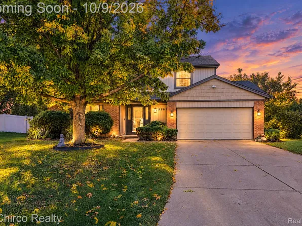 3683 Fernleigh Dr, Troy, MI 48083