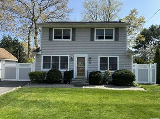 52 Aster Ave, Holtsville, NY 11742