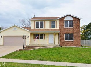 2814 Dutchess Dr, Bloomington, IL