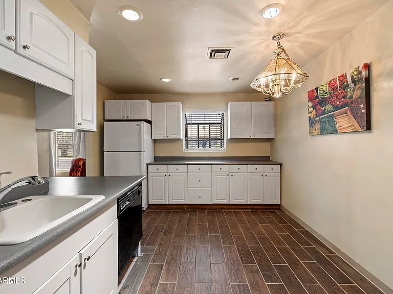 1001 S Roosevelt St — Photo 10
