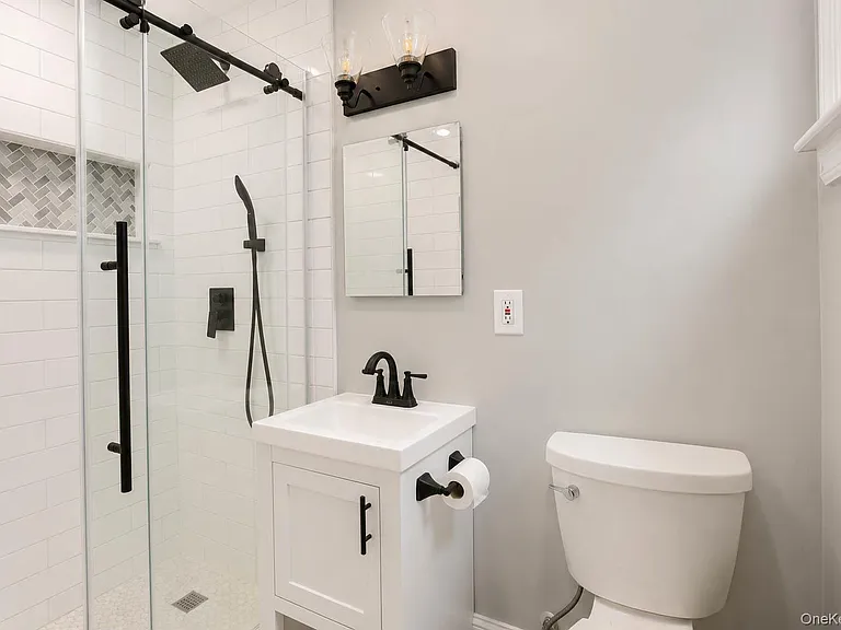 26 Lancaster Rd #UPPER — Photo 9