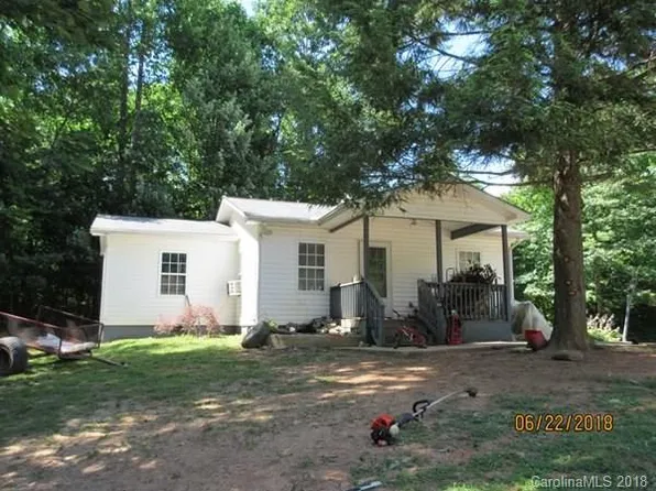 127 Grant Ln, Saluda, NC 28773