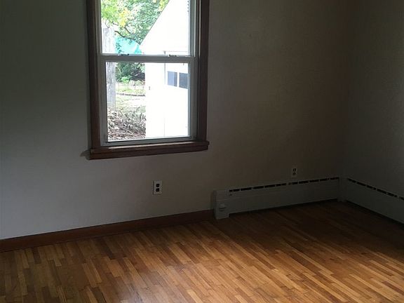4th image of 1328 N Robinson St