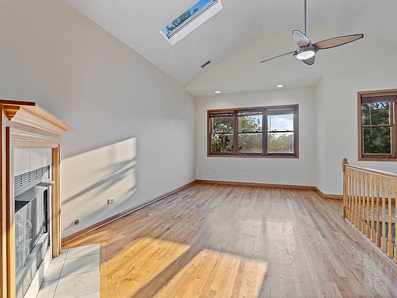 4th image of 1247 N Rockwell St #3