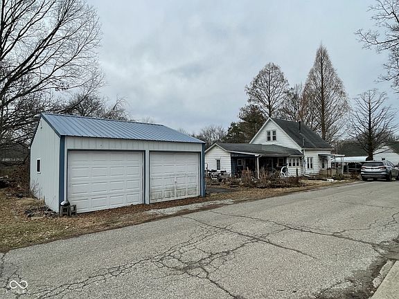 5th image of 223 Stockwell St