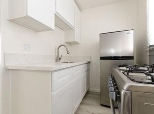 540 W 49th St #1, Los Angeles, CA 90037