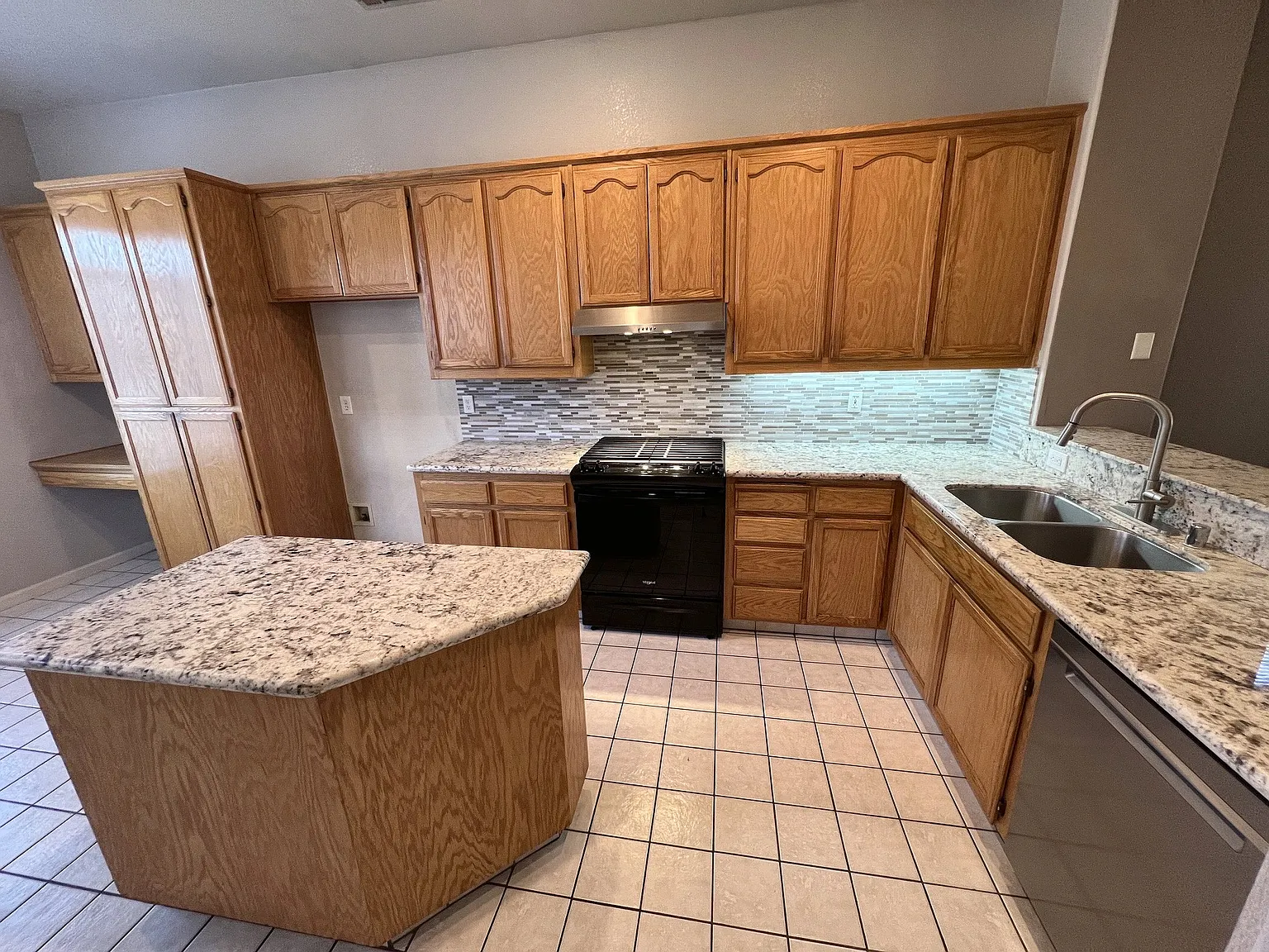 Move-in Ready 3 Bed/2 Bath Single Family Home in Manteca, CA - Available 07/07 - $2700/mo — Photo 3