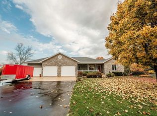 S3590 Pine Knoll Ct, Baraboo, WI 53913