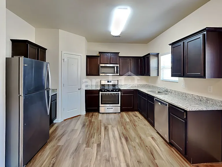 278 Scotland Dr — Photo 3