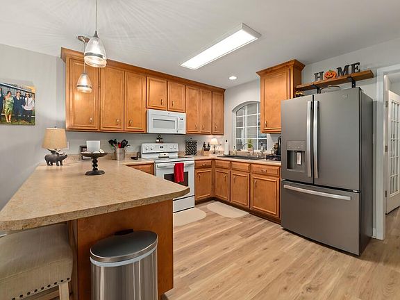 5th image of 103 Lakeview Dr