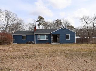 21 Peconic Rd, Ridge, NY 11961