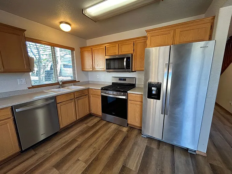 3240 Matthew Ln — Photo 2
