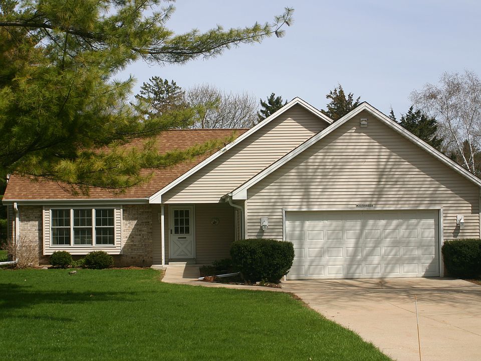 1st image of W225N4021 Grandview Dr