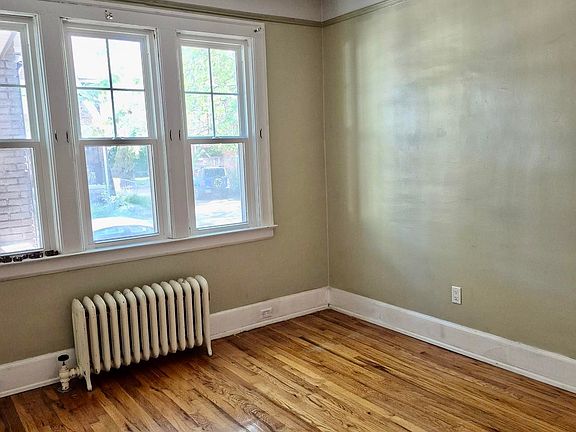 3rd image of 891-1 Beaconsfield Ave
