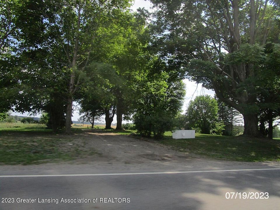 2nd image of 5640 Island Hwy