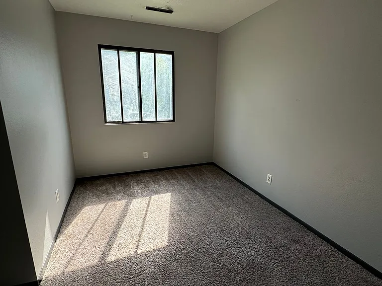 7104 Hillandale Rd — Photo 2