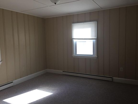 3rd image of 307 West Ln
