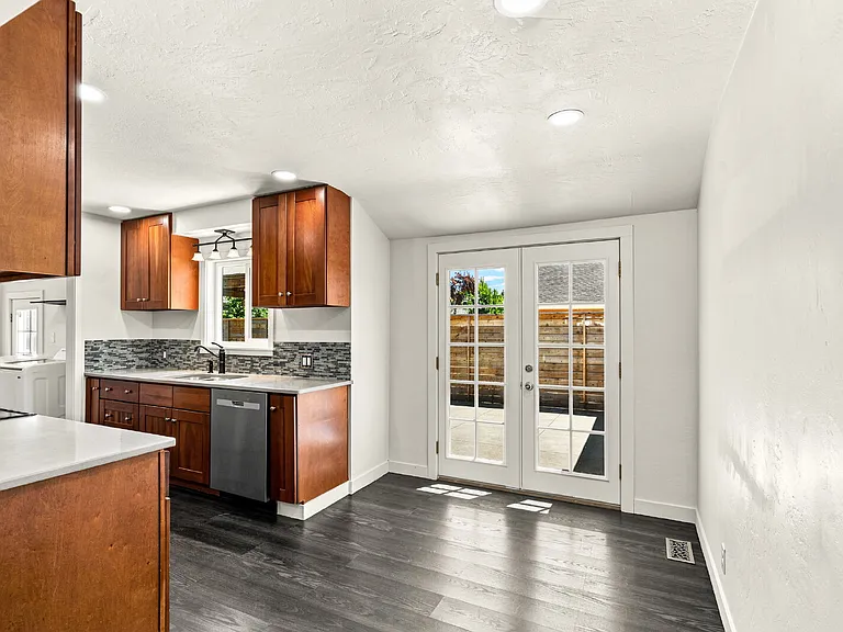 510 Keene Dr — Photo 11