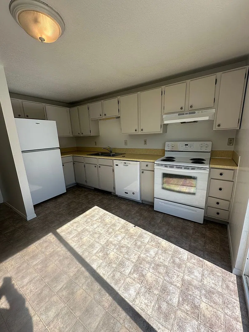 Charming 2-Bedroom Apartment In The Heart Of Pleasant Grove! — Photo 2